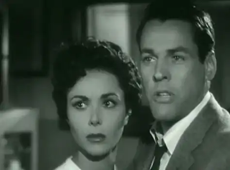 Dana Wynter e Kevin McCarthy em cena do clássico Invasion of the Body Snatchers
