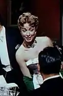 Danielle Darrieux em outra cena do trailer do filme