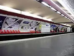 Vista geral da plataforma em direção a Nation da linha 6.