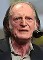 David Bradley como professor Abraham Setrakian.