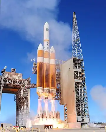 Delta IV Heavy lança uma carga útil classificada National Reconnaissance Office em 28 de agosto de 2013, a partir da Base da Força Aérea de Vandenberg, Califórnia.