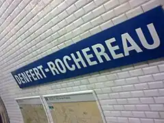 Uma das placas da estação (linha 6).