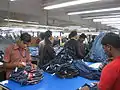 As etapas finais da preparação do jeans para o mercado