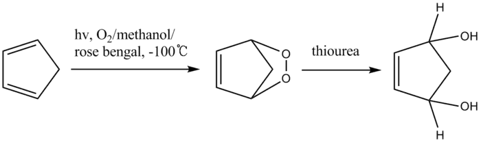 Redução de peróxido cíclico.