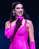 Dua Lipa, quem executa "Dance the Night" na trilha sonora