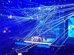  Fotografia do palco no concurso de 2014, com alguns dos competidores no palco