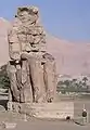 Colossi of Memnon. Representando Amenhotep III, esta estátua fica do lado de fora de Luxor.