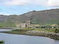O castelo de Eilean Donan e redondezas.
