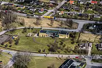 Em frente da igreja de Ekenässjön