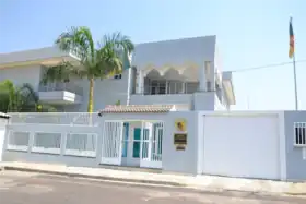 A casa onde fica a embaixada camaronesa.