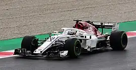 Marcus Ericsson pilotando a Sauber C37 durante os testes em Barcelona.