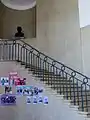 Escadaria com propaganda eleitoral.