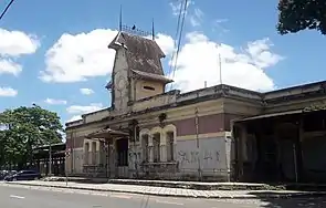 Imagem da Estação Ferroviária de Taubaté, em abandono