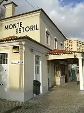 O edifício da Estação Ferroviária de Monte Estoril