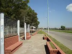 Eléctrico na estação do Parque de la Ciudad.
