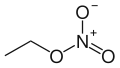 Nitrato de etila, um éster inorgânico formado a partir da reação entre ácido nítrico e etanol.