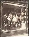 Barbearia em 1910 (foto de Eugène Atget).
