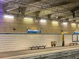 « Évry Courcouronnes Centre » sur les panneaux des quais, en 2020.