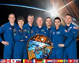 Hines, Christoforetti, Matveev, Artemyev, Korsakov, Watkins e Lindgren