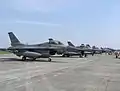 Vários F-16 americanos.