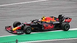 Sergio Pérez Pilotando o RB16B no GP da Áustria de 2021.