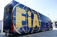 Veículo transportador da FIA durante os testes de pré-temporada em 2013 na Catalunha