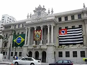 Faculdade de Direito de São Paulo, edifício eclético com forte influência neocolonial (inaugurado em 1939).