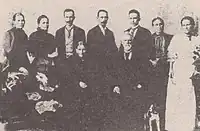 Família Stresser (da esq. p/ dir. em pé): Guilhermina S. Scheleder, Leopoldina S. Scheleder, João A. Stresser, José Stresser, Augusto, Maria do Pilar Stresser, Francisca Stresser. Sentados: Izabel Pletz Stresser e Theodoro Stresser.