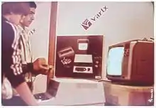 Demonstração do VC 50 no Estande Varixx na Feira Internacional de Informática realizada no Parque do Anhembi, São Paulo, ano de 1983