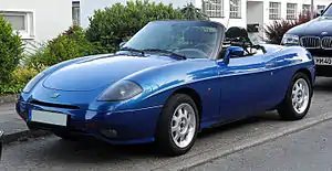 Um Fiat Barchetta, esportivo com disposição FF.