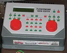 A "central de controle" dupla fabricada pela Fleischmann.
