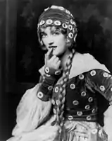 Marion Davies, garota Ziegfeld, por Alfred Cheney Johnston, 1924