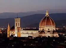 O domo da Catedral Santa Maria del Fiore tem a forma de uma catenária invertida (considerando a seção (Florença, Itália).