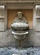 Fontana del Facchino, Via Lata