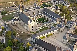 Vista aérea da abadia de Fontevraud.