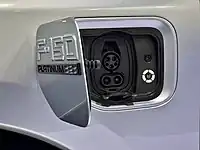 Entrada do carregador de um Ford F-150 Lightning 2022