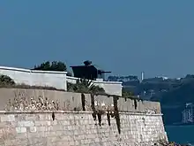 Muralha e bateria sobre o Tejo