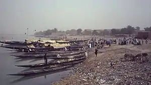 Pirogas no Rio Niger, em Gao (1990)