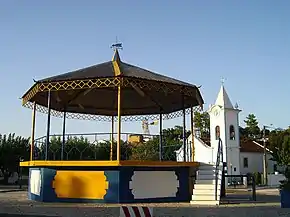 Coreto e Igreja em Glória do Ribatejo