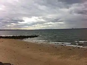 Vista de Long Island Sound ao norte de Welwyn Preserve em Glen Cove