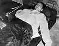 O corpo de Hermann Göring, que havia cometido suicídio antes da execução