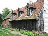 Igreja Greensted, Essex, com parede de carvalho anglo-saxão.
