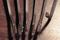 .. e as ferramentas para fazer entalhes em peças de madeira.