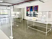 Hall do MAB com Tarsilas e Babinski ao fundo