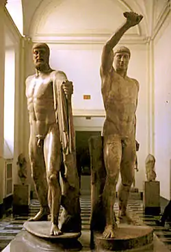 Os Tiranicidas, c. 477 a.C. Cópia romana. Museu Arqueológico de Nápoles