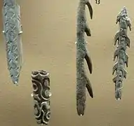 Arpões e ossos esculpidos