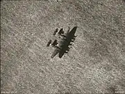 Fotografia aérea de um Heinkel He 111Z (Ratisbona, Alemanha, 1944). Na sombra é possível ver claramente seus cinco motores.