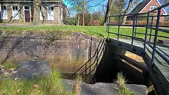 Ponte sobre pequeno canal em Achtkarspelen