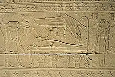 Relevo no teto do templo