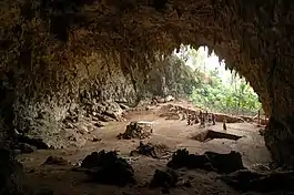 Caverna Liang Bua, onde os restos do Homo floresiensis foram descobertos em 2003, em Flores, na Indonésia.